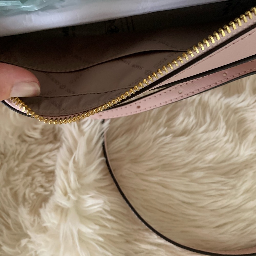 MICHAEL KORS CROSSBODY & WRISTLET. NWT. “B… - Picture 9 of 16